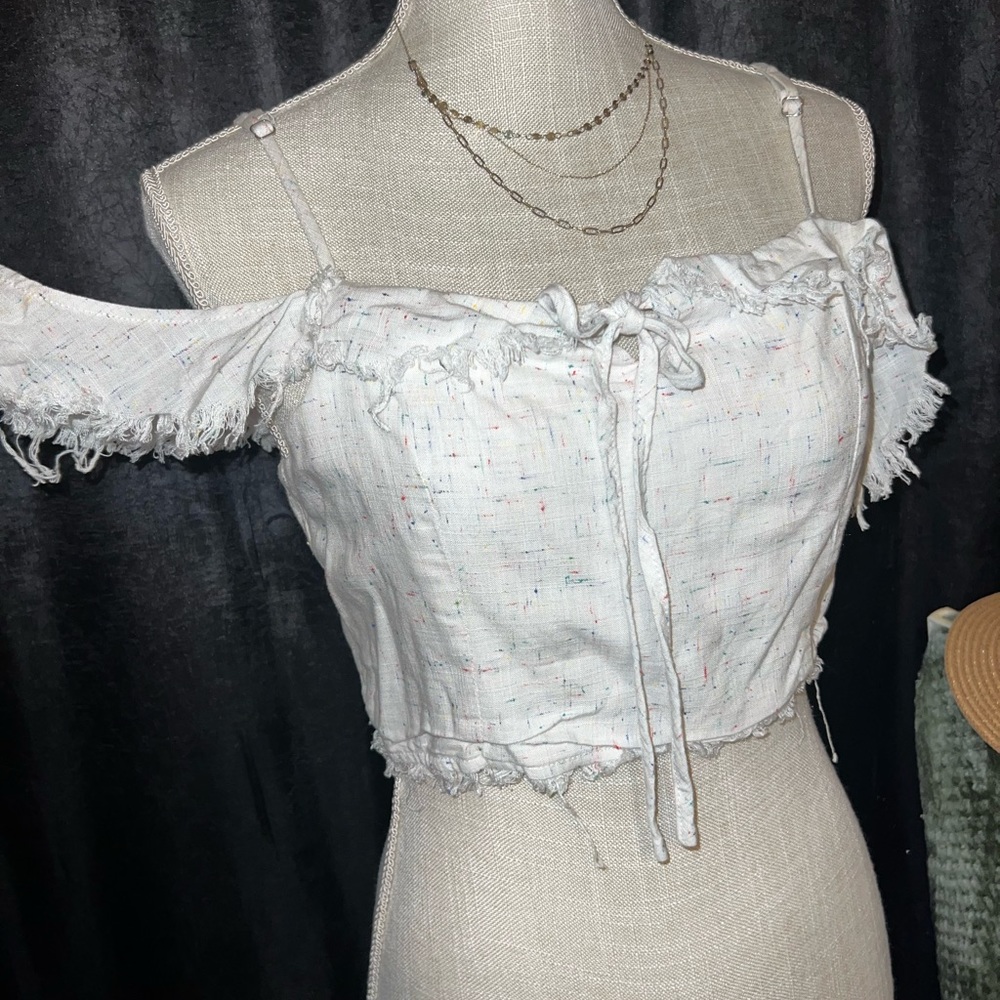 Juniors cold shoulder crop top